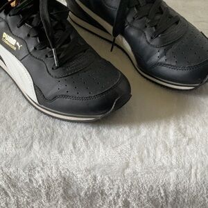 Puma Black and White Sneakers commander